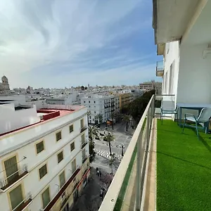 skyline-loft-with-private-terrace-and-breathtaking-views.hotelsincadiz.net/